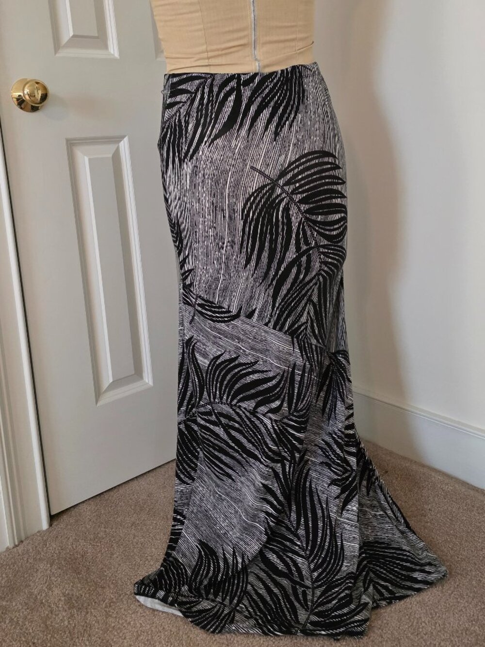 Matty M skirt, black/white pattern, size M -- New, no tags